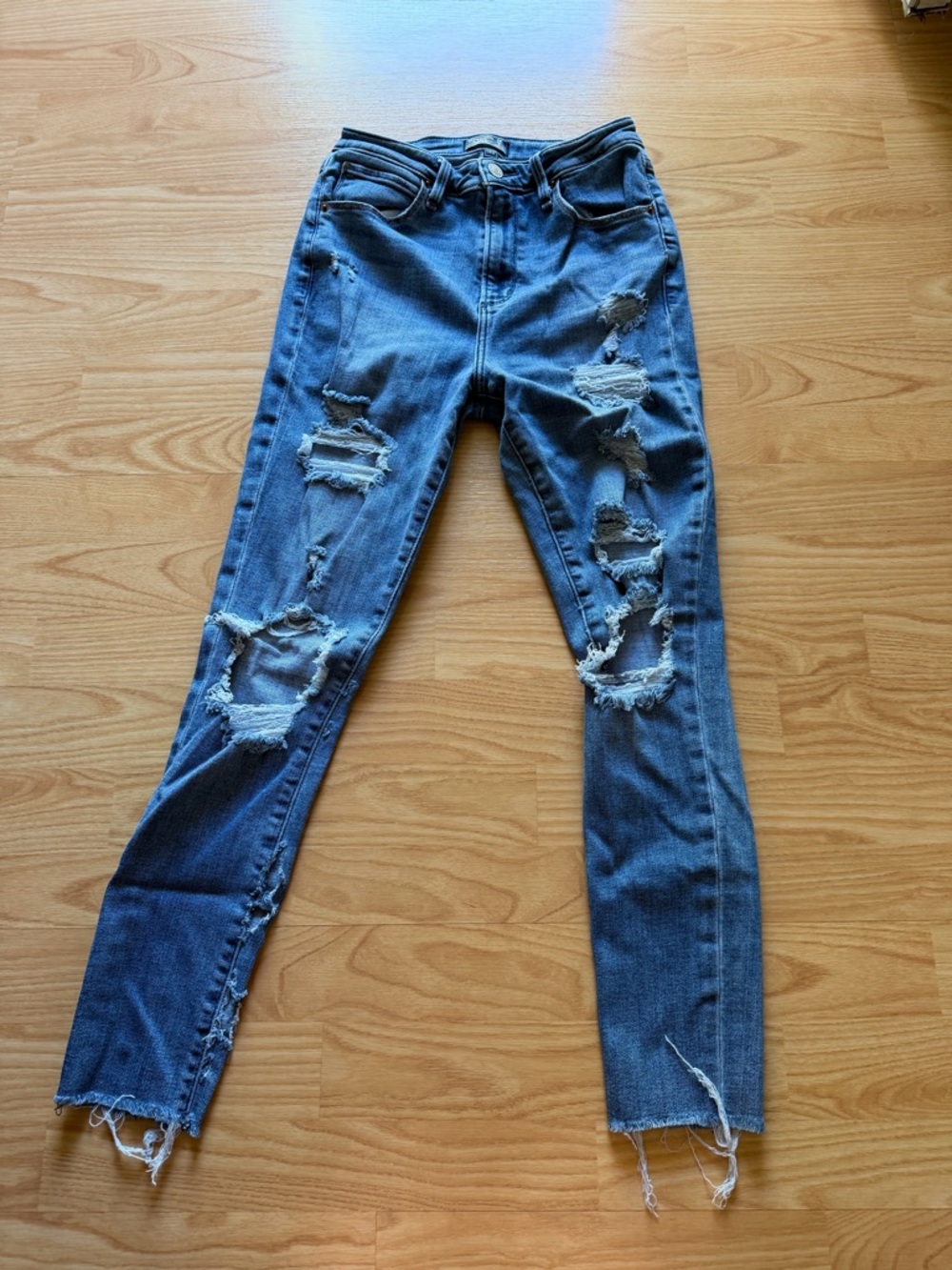 Abercrombie and Fitch Women’s distressed high rise super skinny light wash jeans